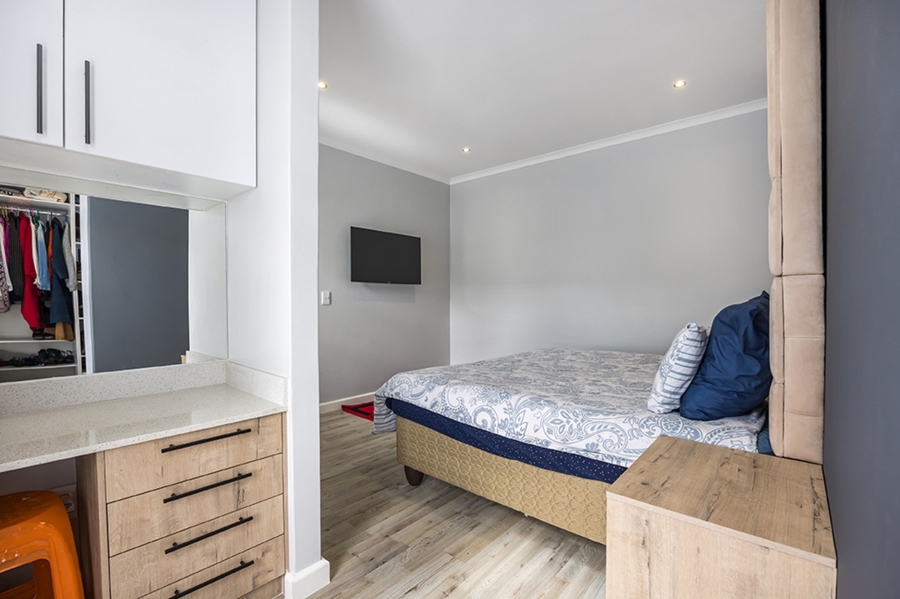 5 Bedroom Property for Sale in Sandown Western Cape